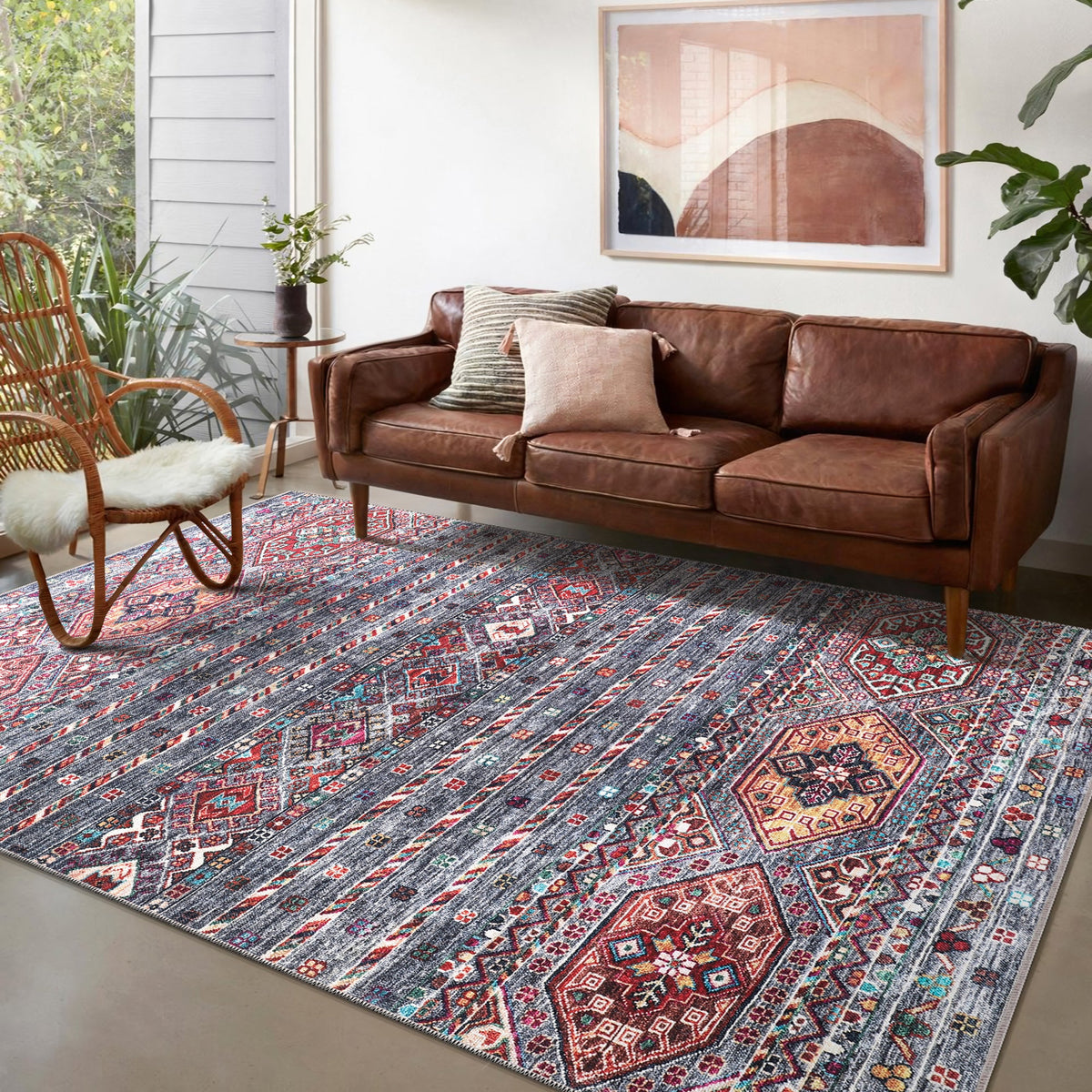 Détail du motif du tapis ethnique bordeaux lavable Nina