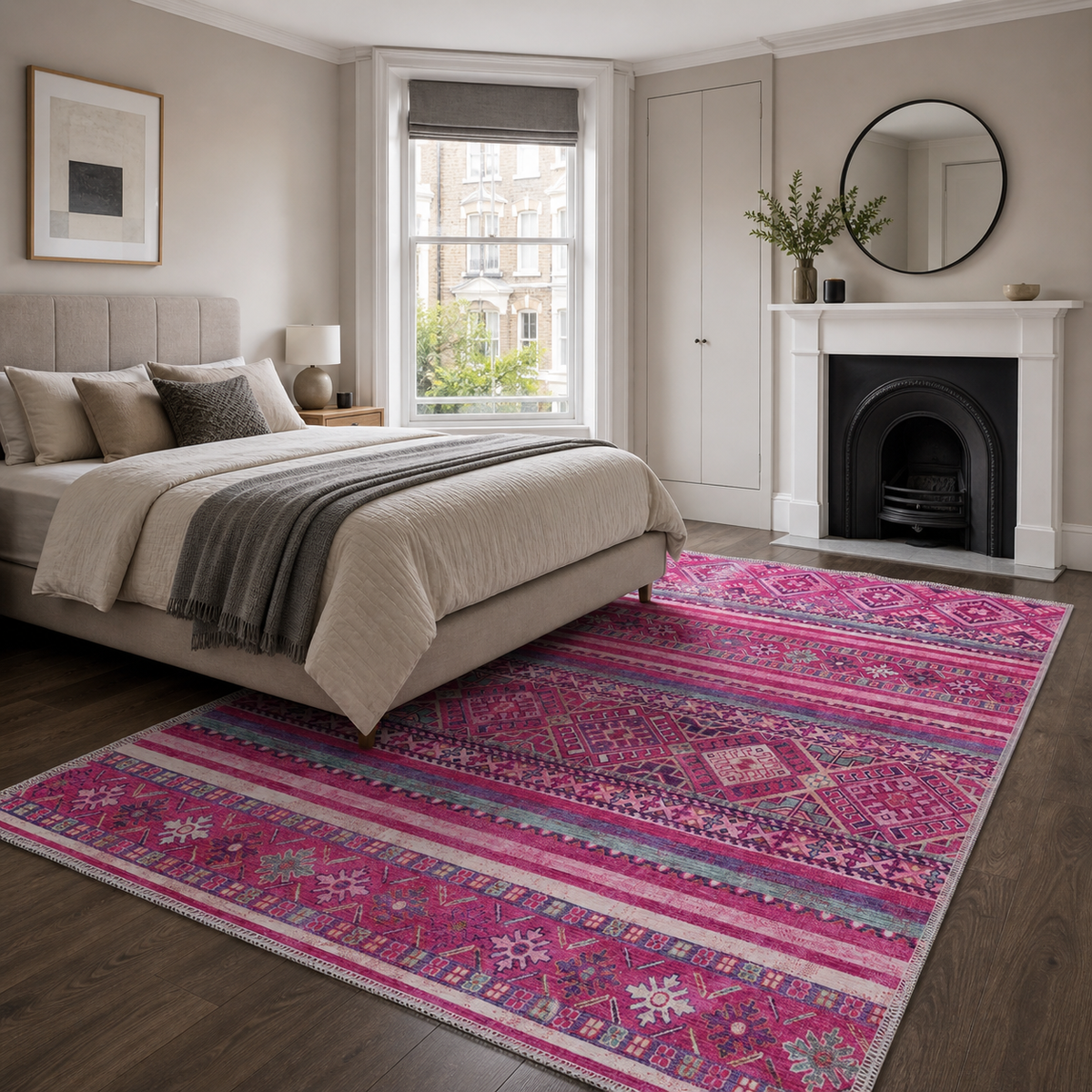 Détail du motif du tapis ethnique bleu marine lavable Nolia