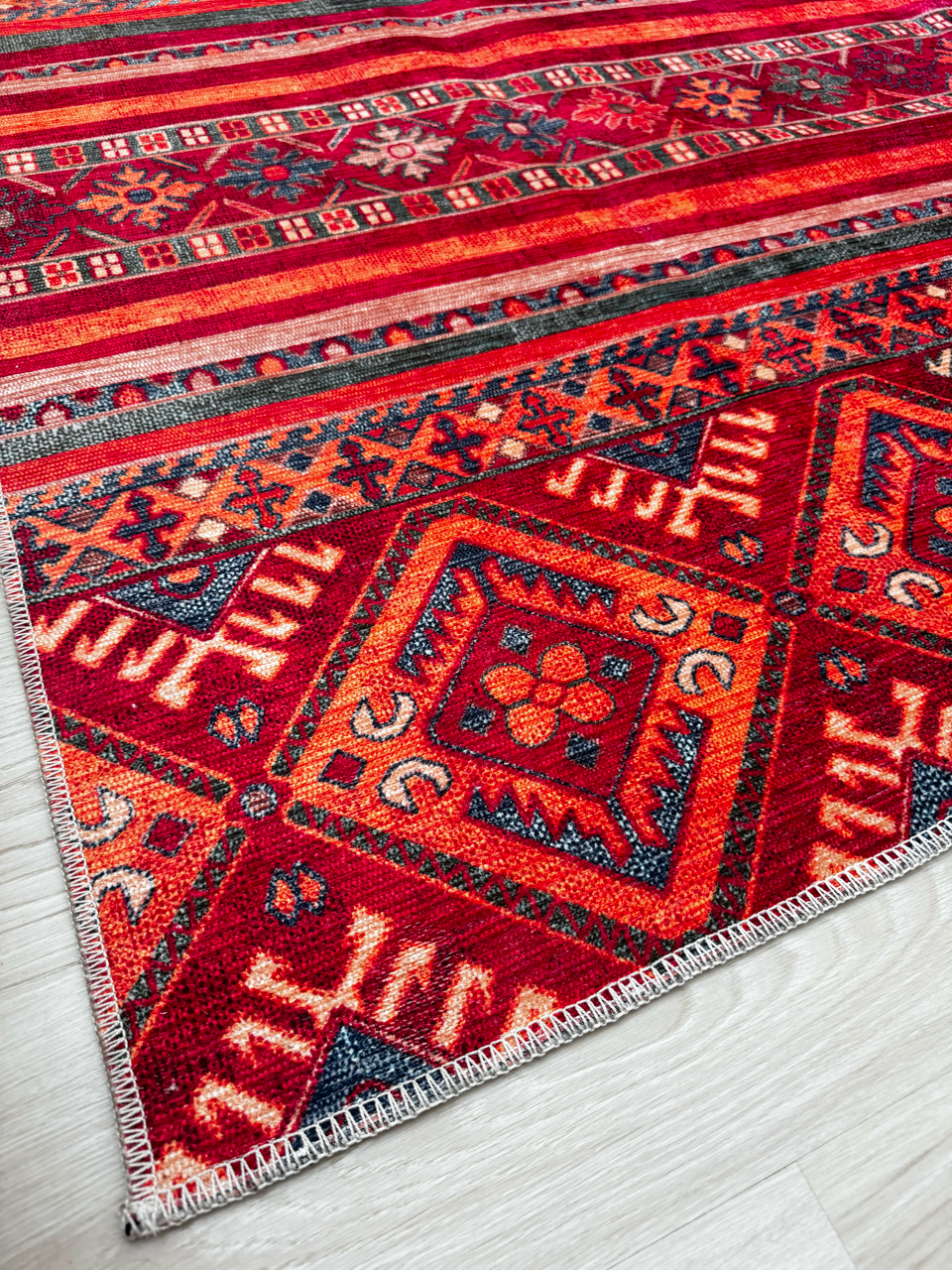 Tapis Ethnique Bordeaux Lavable Naëlle, vue 4