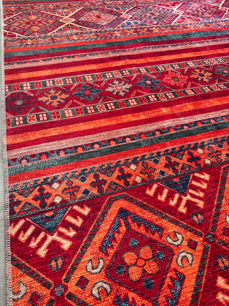 Tapis Ethnique Bordeaux Lavable Naëlle, vue 7