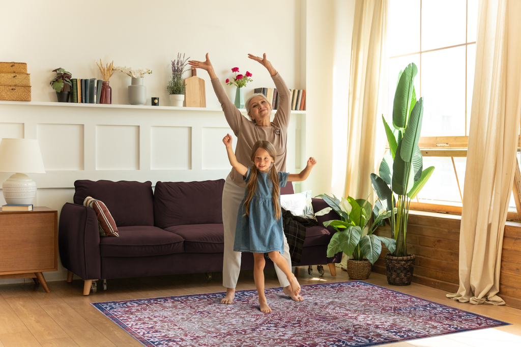 Détail du motif du tapis abstrait gris lavable Cassiopée