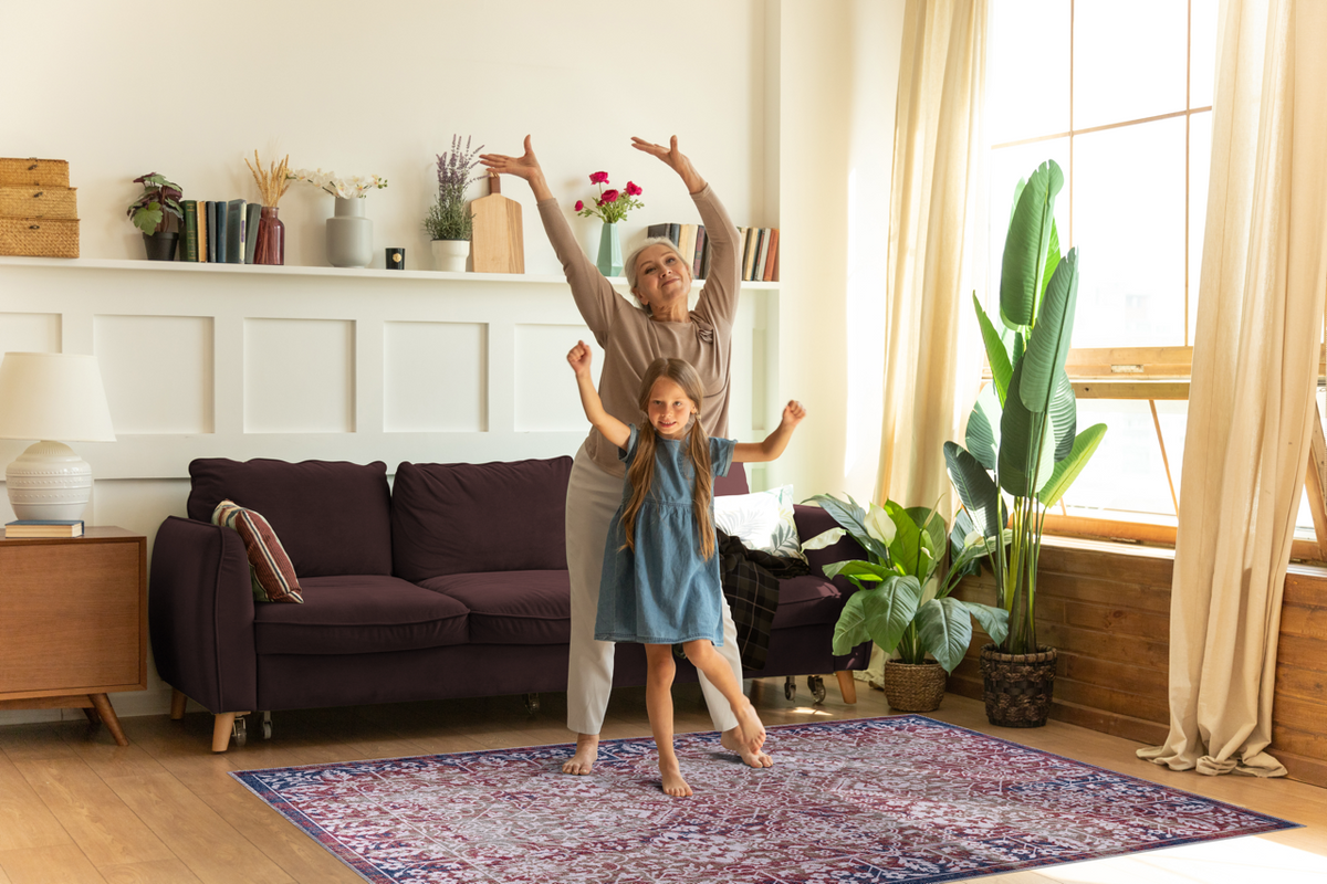 Détail du motif du tapis abstrait gris lavable Cassiopée