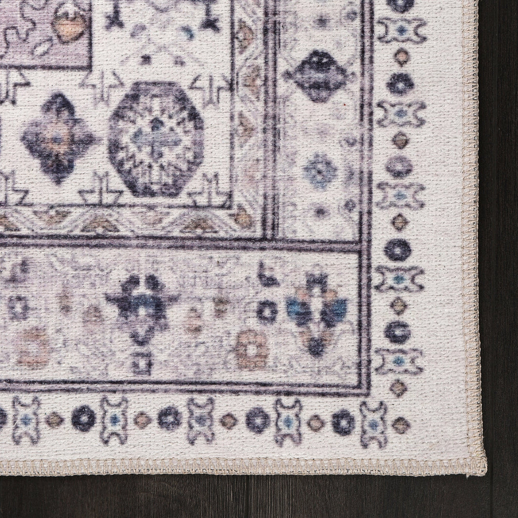 Détail du motif du tapis ethnique crème et blanc lavable Romy