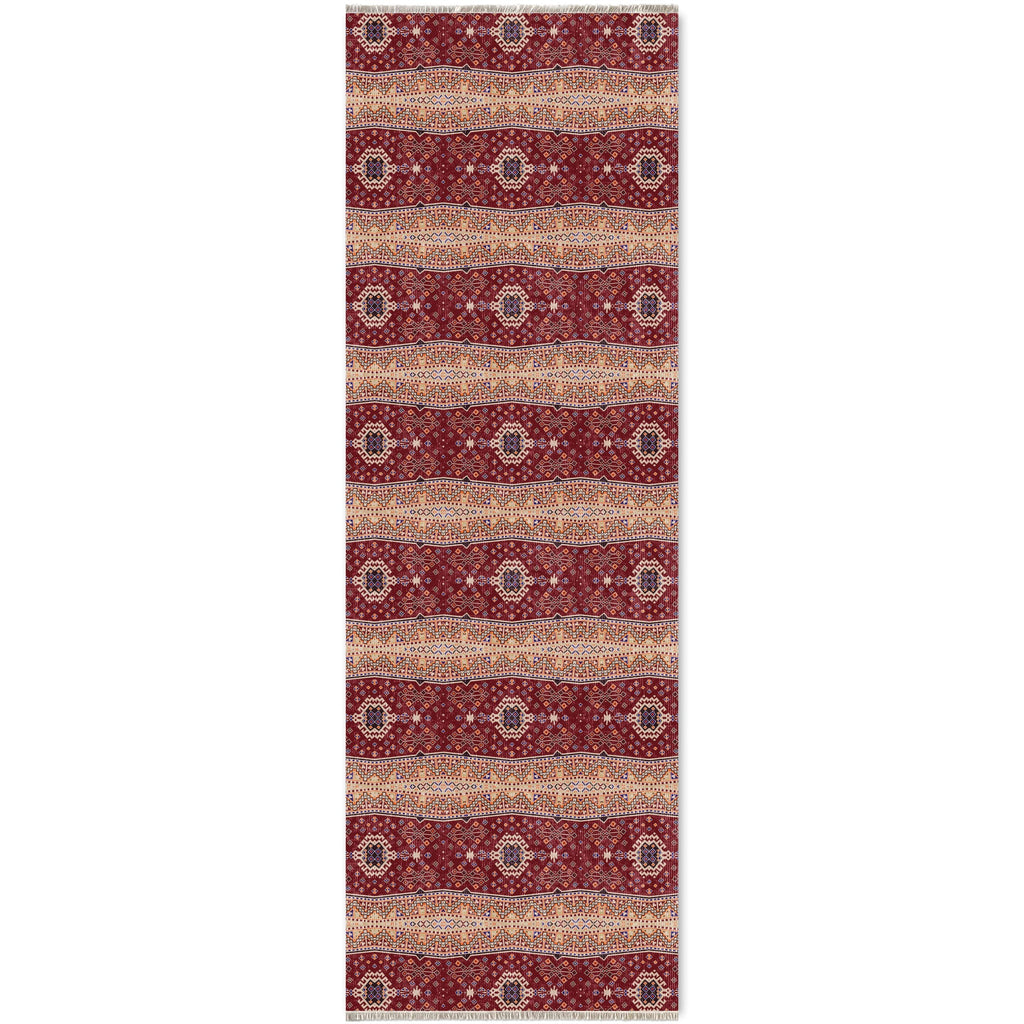 Détail du motif du tapis ethnique bordeaux lavable Maël