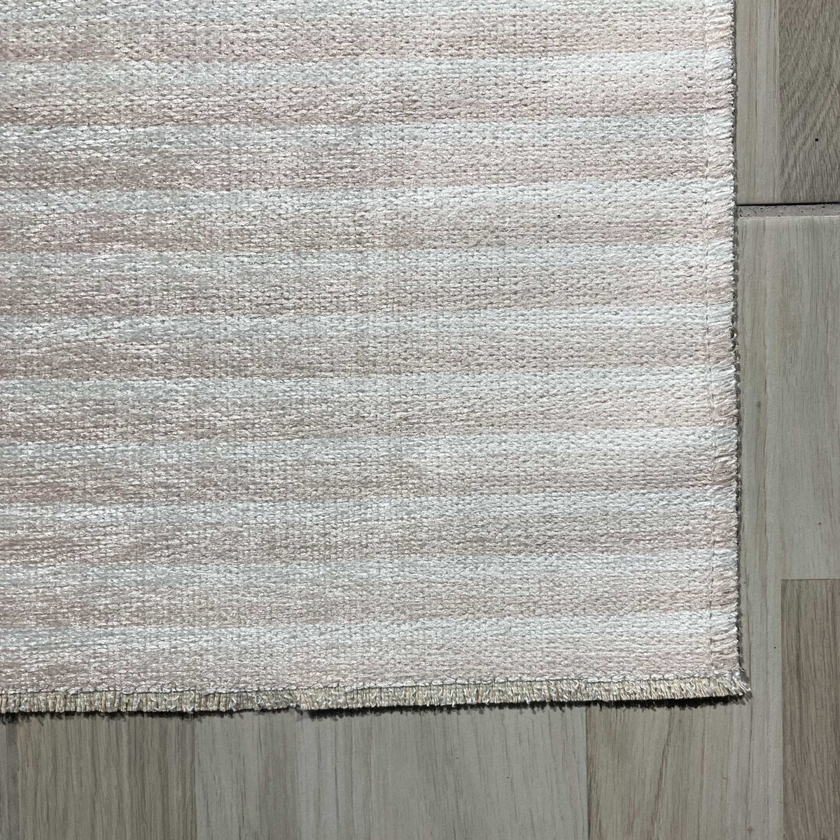 Tapis Géométrique Moderne Crème et Blanc Lavable Sofia, vue principale
