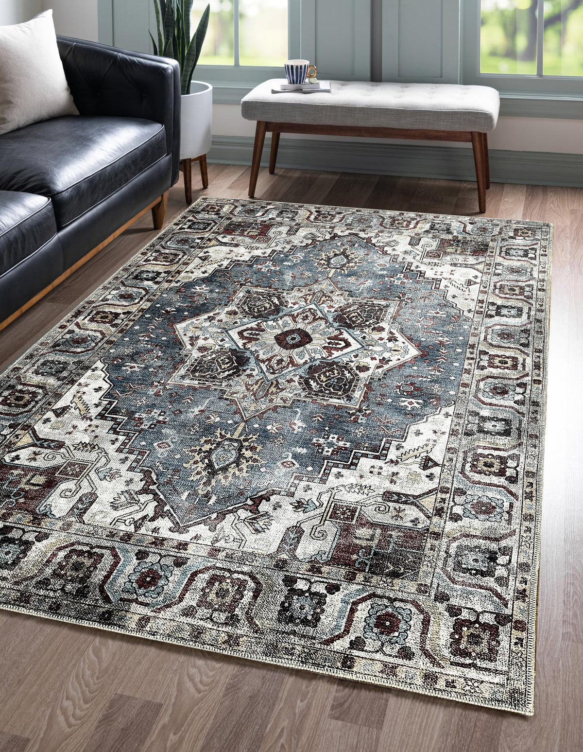 Détail du motif du tapis ethnique bleu marine lavable Garance