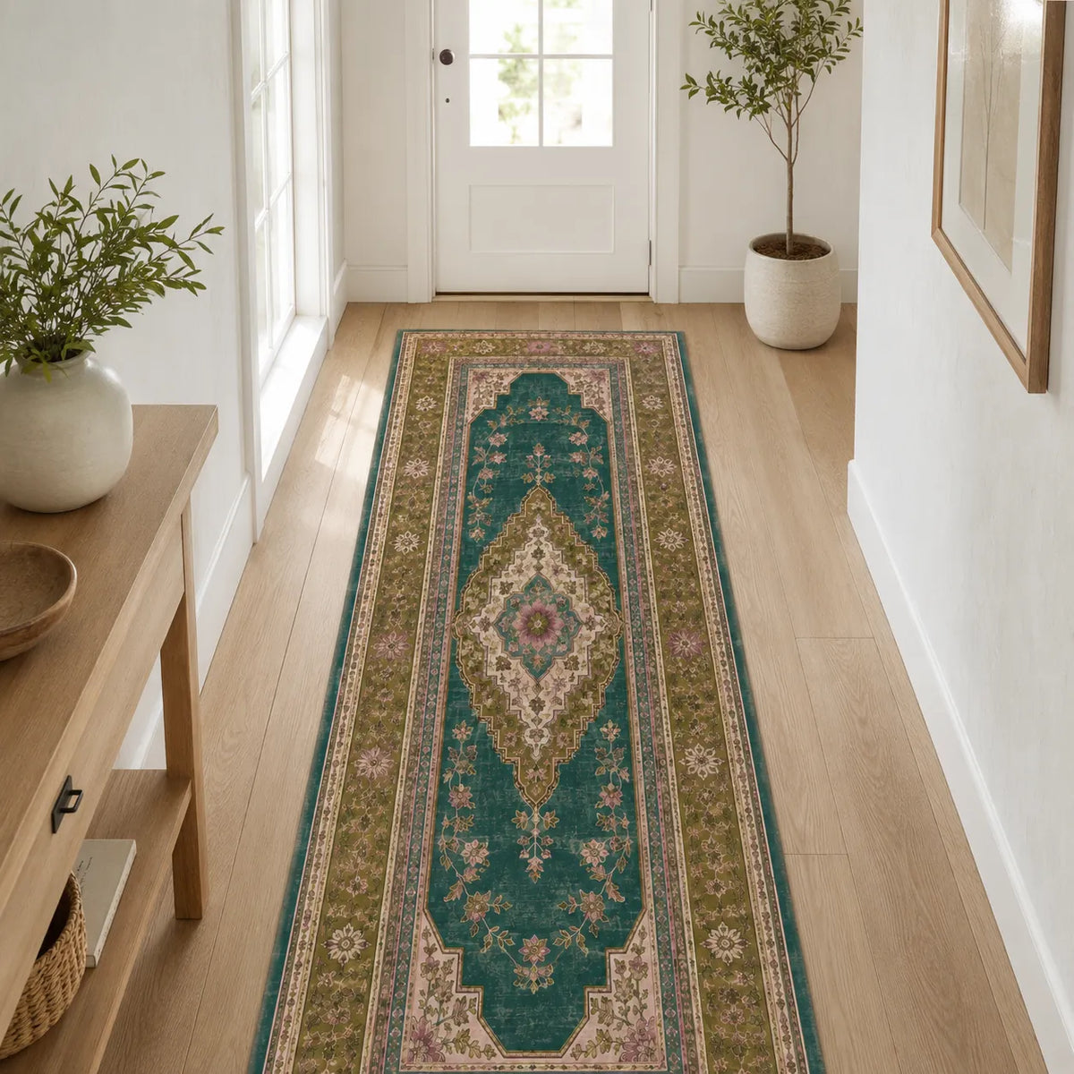 Vue rapprochée du tapis ethnique vert Albane